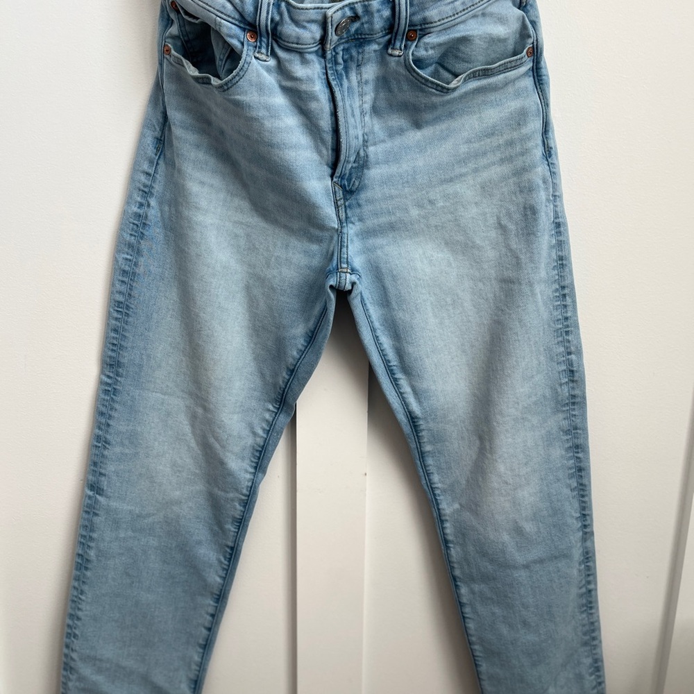 American Eagle Men’s Light Wash Athletic Straight Jeans 34x32